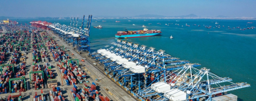 二手設備經香港出口迪拜杰貝阿里：10個柜43臺機器，一站式服務順利完成